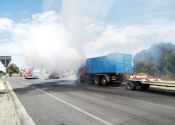 Ragusa, a fuoco la cabina di un camion alla zona industriale