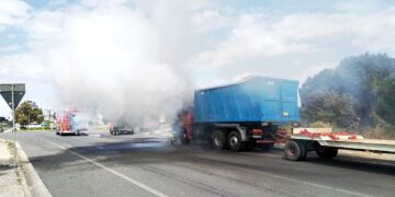Ragusa, a fuoco la cabina di un camion alla zona industriale