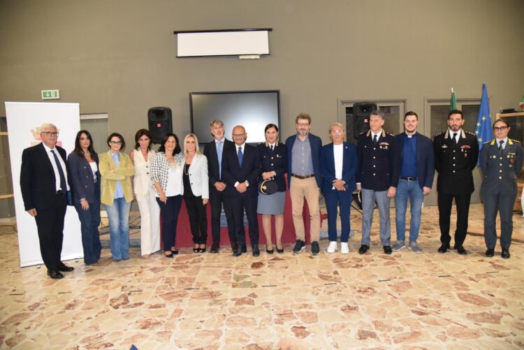 Cultura della prevenzione, la polizia di Stato a Comiso tra i banchi di scuola