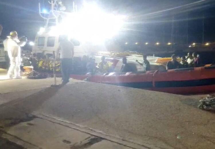 Pozzallo, tratti in salvo 62 migranti