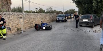 Scicli, auto contro moto. Centauro al pronto soccorso