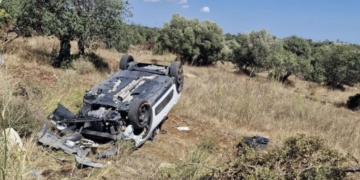 Incidente autonomo sulla Modica mare, auto con a bordo due ragazze finisce fuori strada e si ribalta