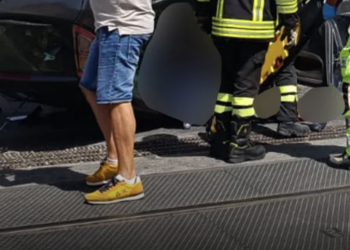 Sampieri, auto si ribalta a ridosso del passaggio a livello di contrada Trippatore