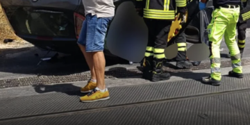 Sampieri, auto si ribalta a ridosso del passaggio a livello di contrada Trippatore