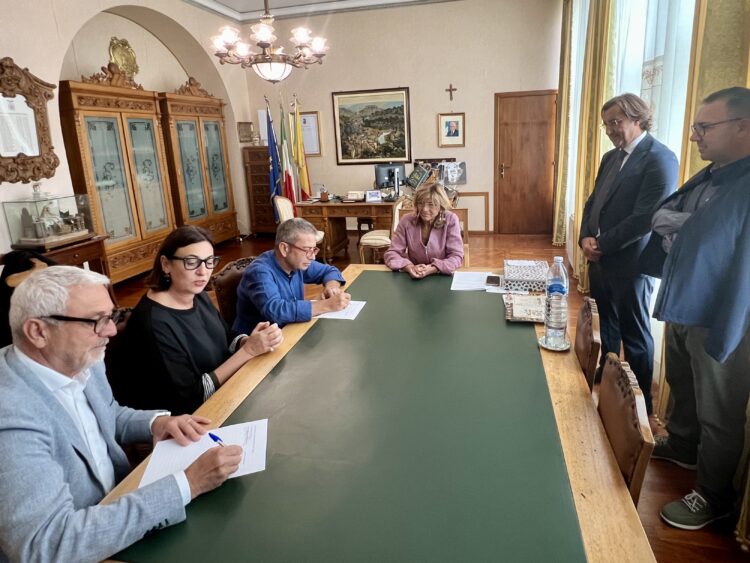 Modica, il Comune acquisisce per 9 anni l’utilizzo del PalaRizza a titolo gratuito