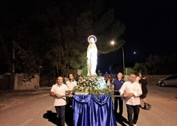 San Giacomo (Ragusa), la suggestiva processione tra i campi con il simulacro della Beata Maria di Lourdes