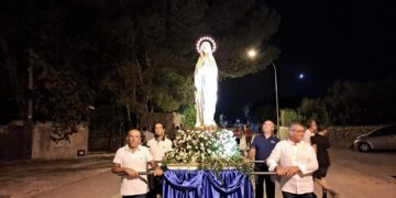 San Giacomo (Ragusa), la suggestiva processione tra i campi con il simulacro della Beata Maria di Lourdes