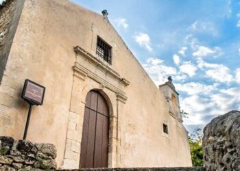 Ragusa, il sorgere del sole con un concerto di arpa celtica e la cornice della chiesetta di San Bartolomeo