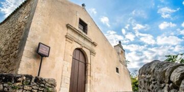Ragusa, il sorgere del sole con un concerto di arpa celtica e la cornice della chiesetta di San Bartolomeo