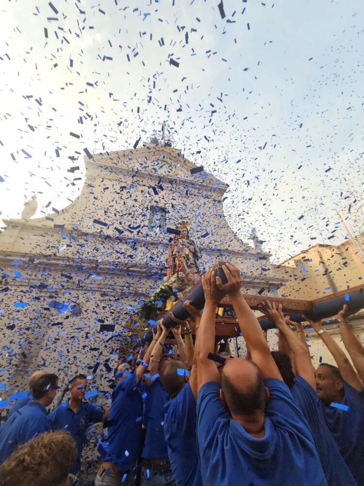 Comiso, la Sciuta a colori per celebrare la Madonna delle Grazie