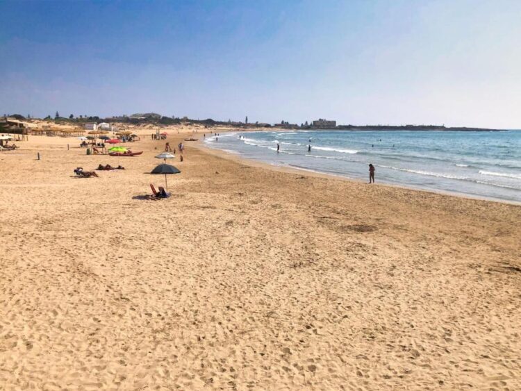 Marina di Modica, fa il bagno e rischia di annegare: salvata giovane donna