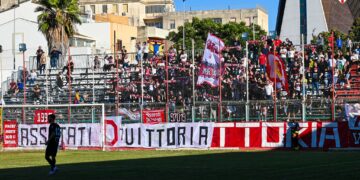 Vittoria calcio, trasferta vietata a Siracusa per i tifosi di fede biancorossa
