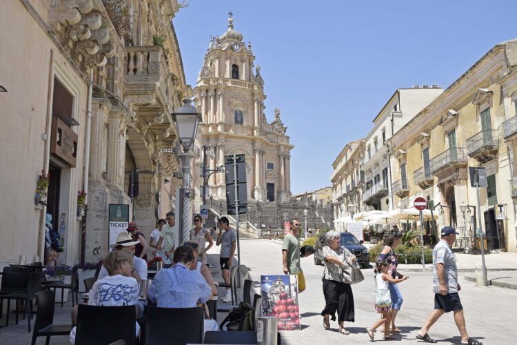 Ragusa, Confcommercio e Federalberghi chiedono di posticipare ulteriormente l’aumento della tassa di soggiorno