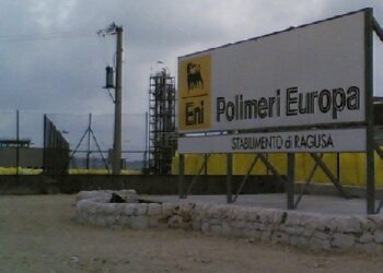 Ragusa, bloccate le linee di produzione di polietilene alla Versalis. I sindacati: “E’ allarme”