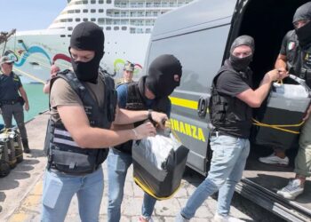 La droga che viene dal mare tra Catania e Ragusa, sequestrati oltre 540 chilogrammi di cocaina. Cinque arresti