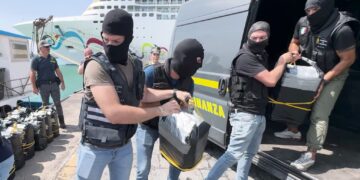 La droga che viene dal mare tra Catania e Ragusa, sequestrati oltre 540 chilogrammi di cocaina. Cinque arresti