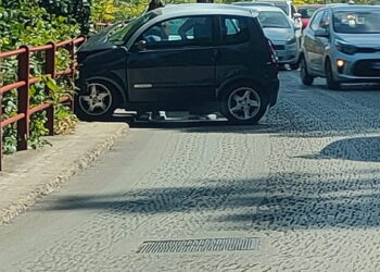 Modica, minicar si schianta contro un guardrail in via Nazionale