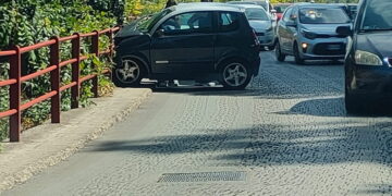 Modica, minicar si schianta contro un guardrail in via Nazionale