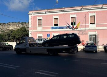 Scicli, la polizia locale rimuove quattro veicoli abbandonati