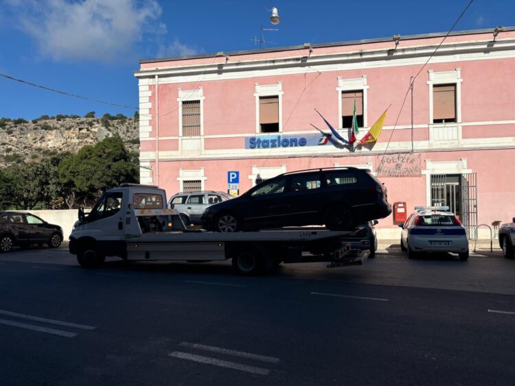 Scicli, la polizia locale rimuove quattro veicoli abbandonati