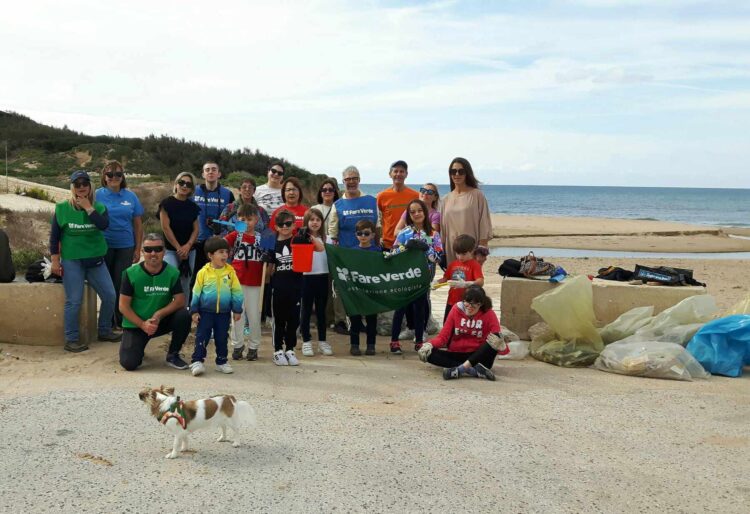 Vittoria, Fare Verde bonifica dai rifiuti la foce del fiume Ippari