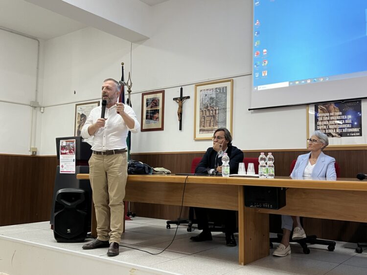 Lo scienziato Bucci della Philadelphia University ha tenuto una lectio magistralis al liceo classico Umberto I