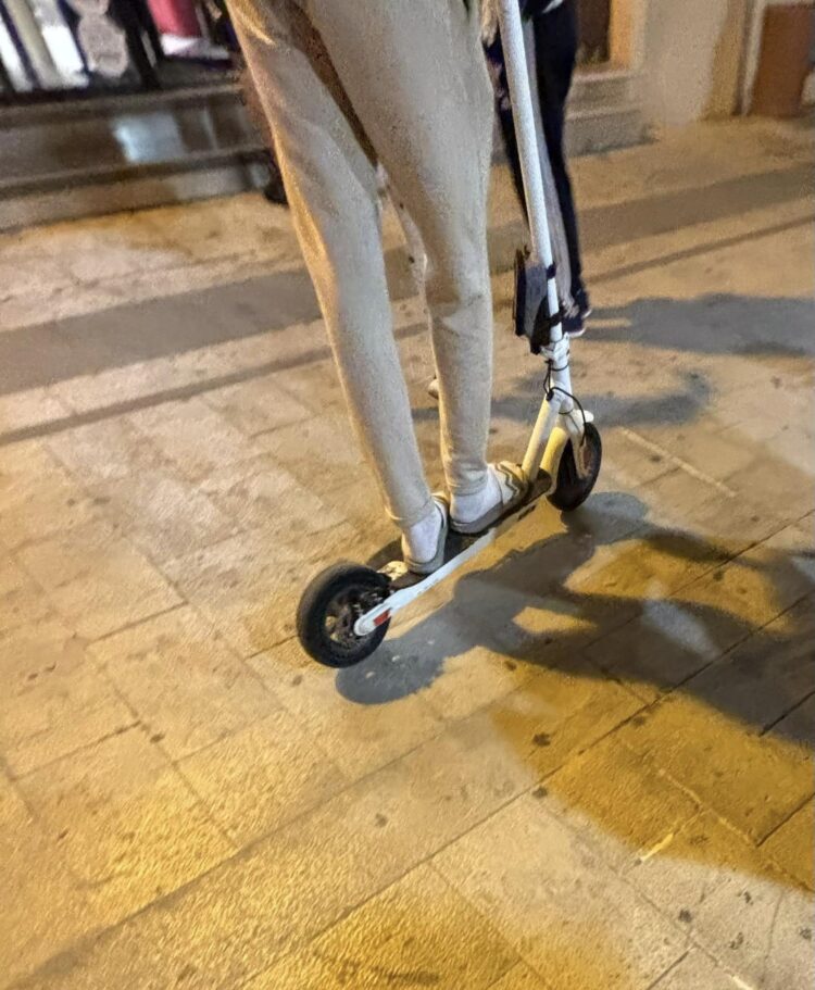 Vittoria, due bambini investiti in tre giorni da monopattini in via Cavour