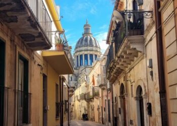 L’ex calciatore del Milan Demetrio Albertini in vacanza in provincia di Ragusa