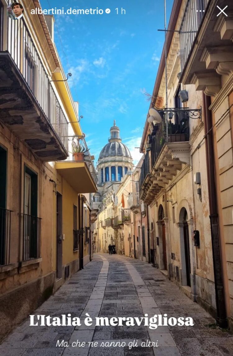 L’ex calciatore del Milan Demetrio Albertini in vacanza in provincia di Ragusa