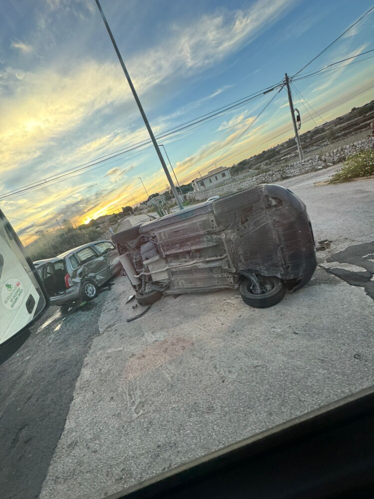 Incidente stradale in contrada Torre Rodosta: due auto si ribaltano