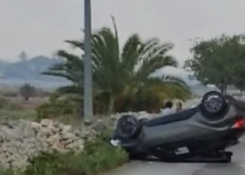 Modica, auto si ribalta a Rocciola Scrofani
