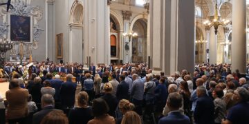 Ragusa, cattedrale gremita per i funerali di Piero Bonomo