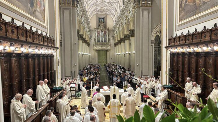 L’apertura del Giubileo ieri sera in Cattedrale: “Un tempo opportuno per riaccendere la speranza”