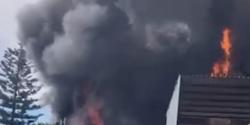 Vittoria, in fiamme un frigorifero di fiori