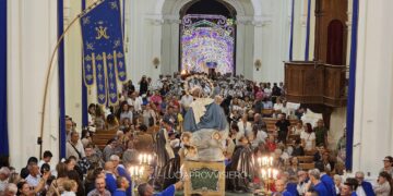Pozzallo, la discesa del simulacro della Madonna del Rosario coinvolge l’intera comunità