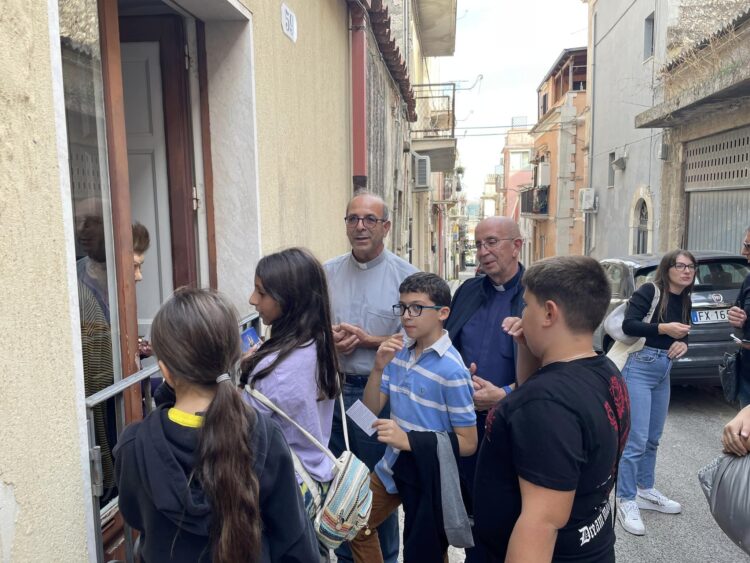 Ragusa, la festa della Madonna del Rosario è anche carità verso gli anziani e i malati