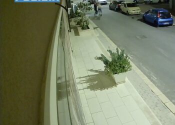 Pozzallo, aggredito sull’uscito di casa: 40 punti di sutura al volto dopo una coltellata