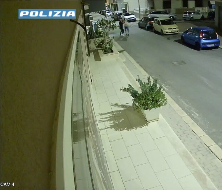 Pozzallo, aggredito sull’uscito di casa: 40 punti di sutura al volto dopo una coltellata