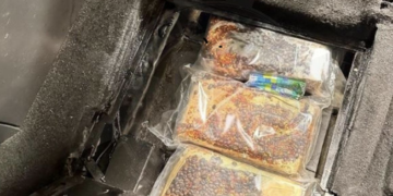Una segretaria e un pizzaiolo ragusani sorpresi con 4 chili di cocaina nell’auto mentre da Malta si erano imbarcati sul catamarano per Pozzallo