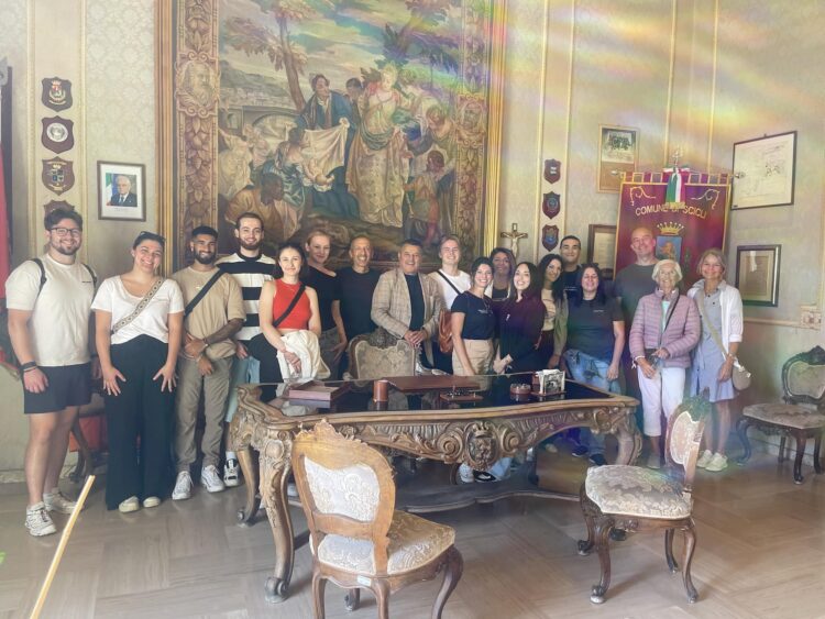 Scicli, sei studenti di varie parti dal mondo si laureano a Londra con tesi sulla città barocca