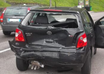 Tampona auto e picchia guidatore, l’episodio in via Ettore Fieramosca a Ragusa