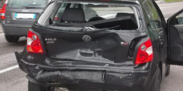 Tampona auto e picchia guidatore, l’episodio in via Ettore Fieramosca a Ragusa