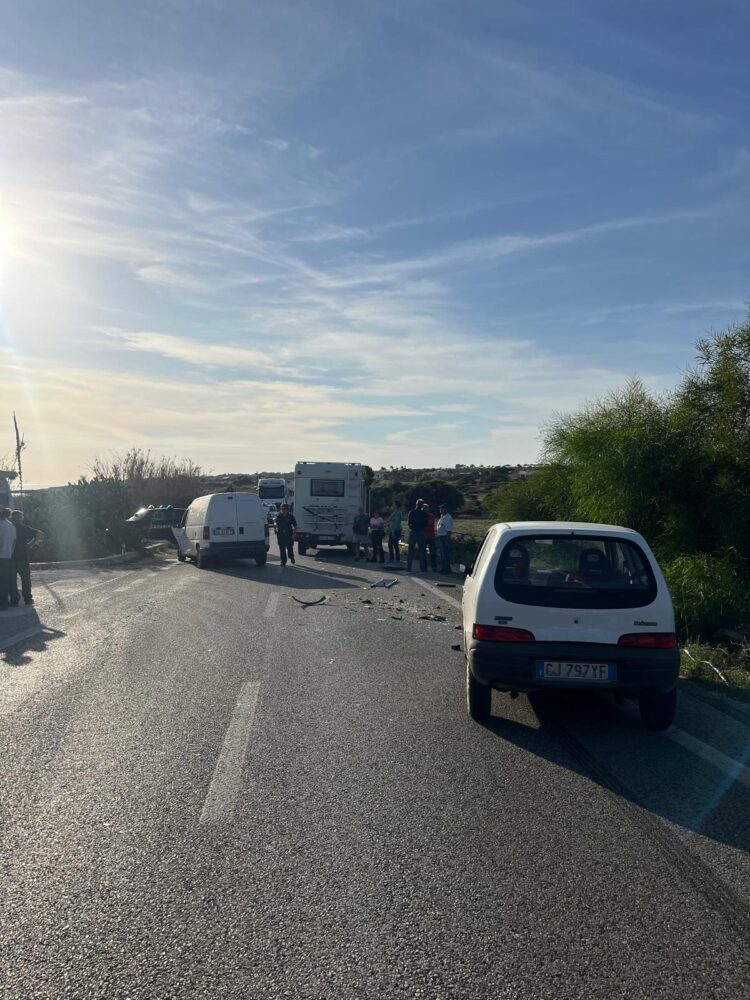 Sampieri, incidente stradale: scontro tra quattro auto. Ferito un 50enne
