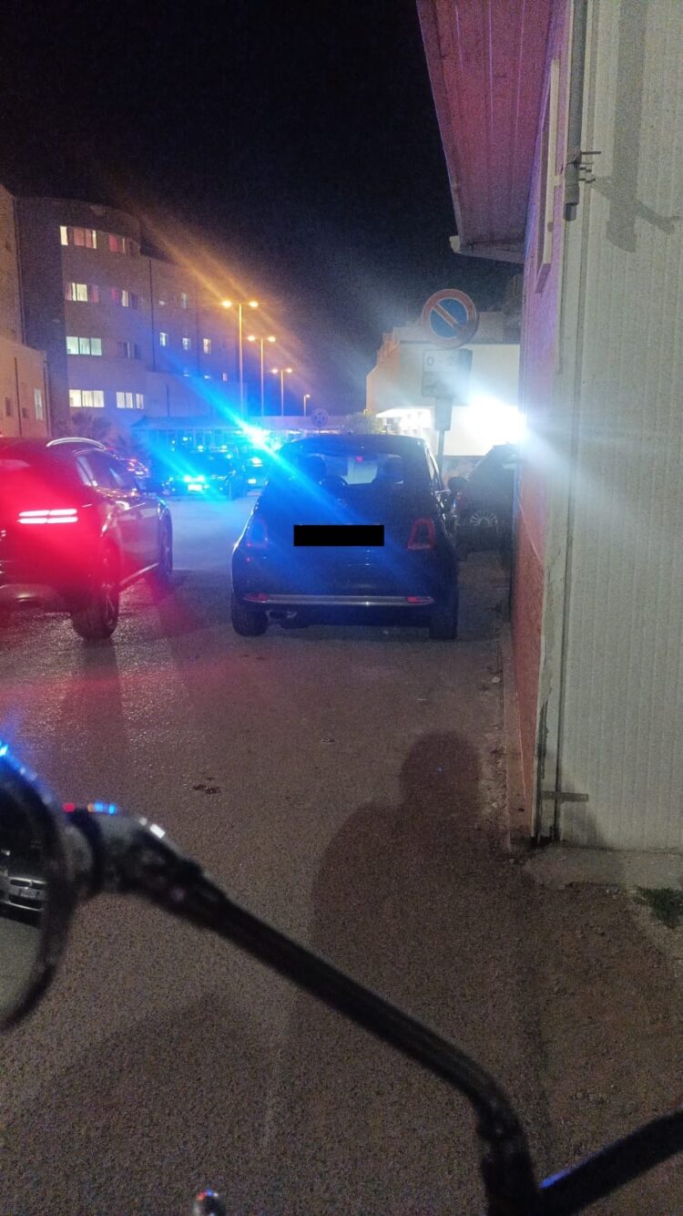 Vittoria, duello rusticano in piazza Senia: finisce a coltellate