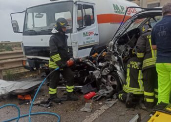 Grave incidente questa mattina a Ispica, scontro tra un autocarro che trasportava gpl e una vettura