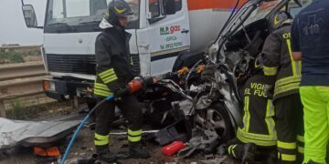Grave incidente questa mattina a Ispica, scontro tra un autocarro che trasportava gpl e una vettura