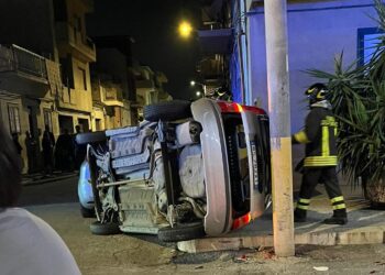 Vittoria, Fiat Panda colpita da un pirata della strada carambola su se stessa: c’è una ferita