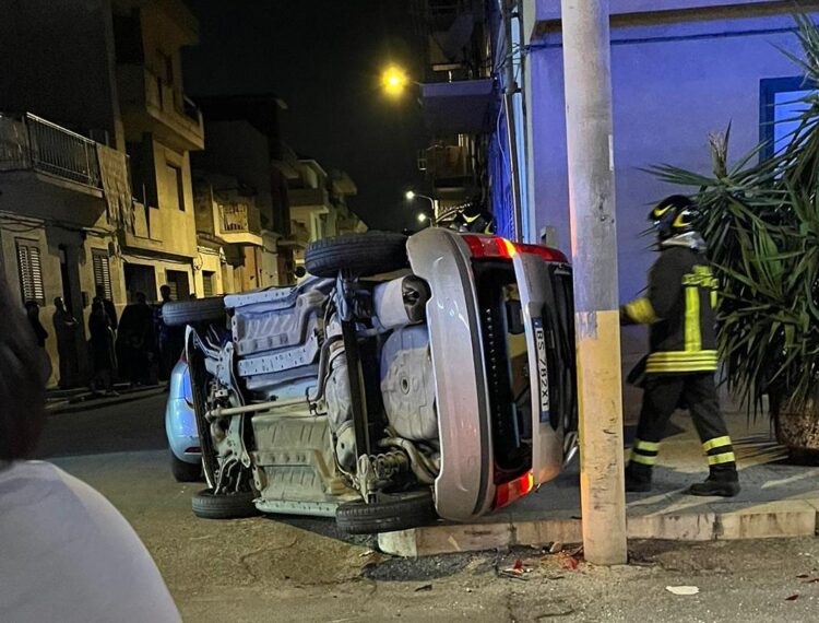 Vittoria, Fiat Panda colpita da un pirata della strada carambola su se stessa: c’è una ferita