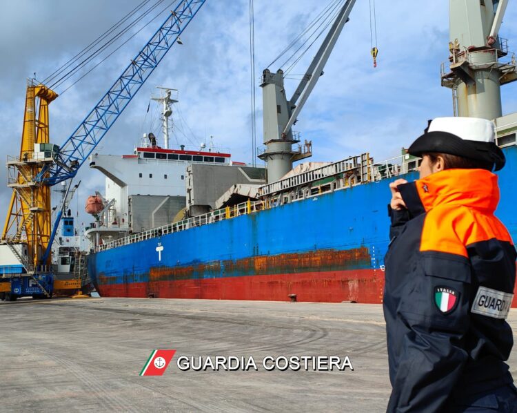 Porto di Pozzallo, la Guardia di costiera ferma una nave mercantile della Tanzania