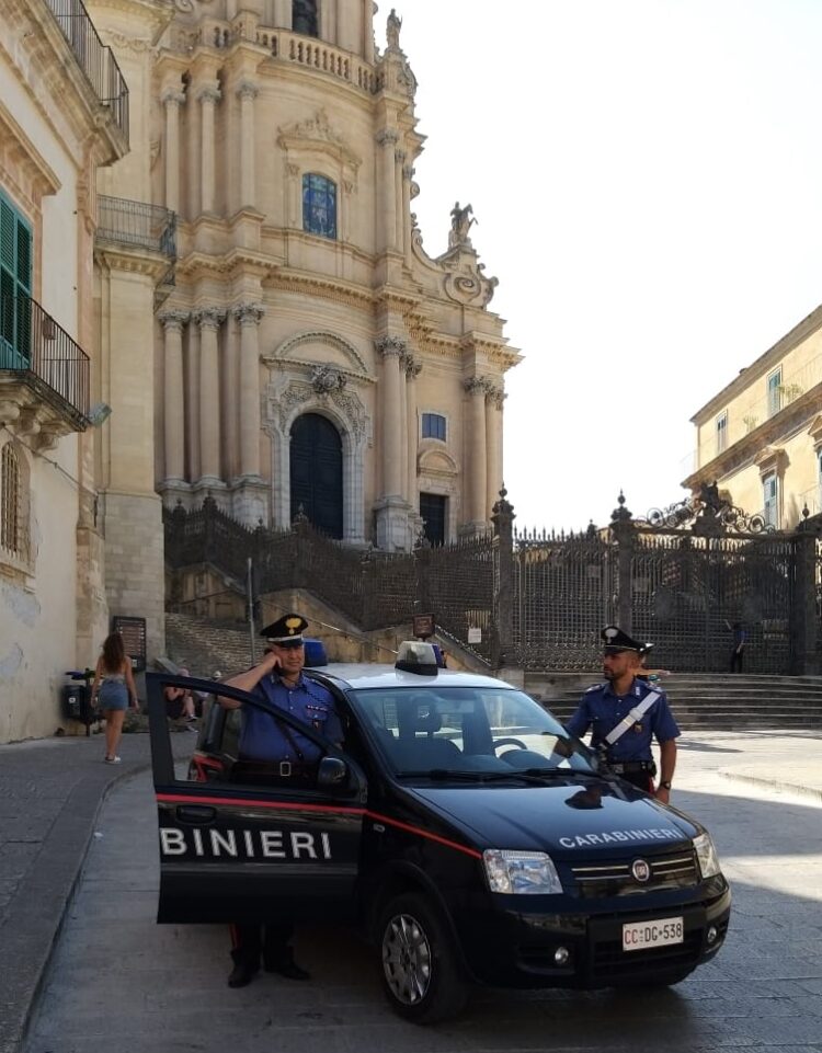 Ragusa, arrestato truffatore napoletano. Anziani nel mirino: “Sua figlia ha causato un incidente stradale, ci serve denaro per liberarla dallo stato di fermo”